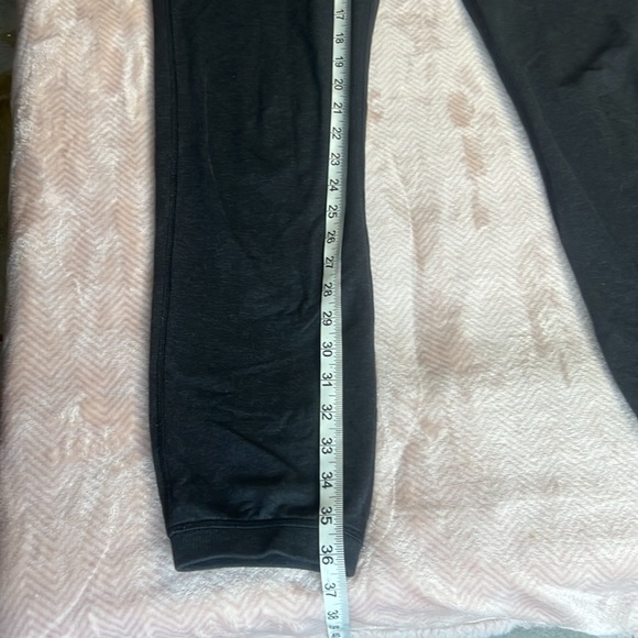 ivivva grey sweatpants sz 14 EUC pockets elastic cuffs - Picture 5 of 8